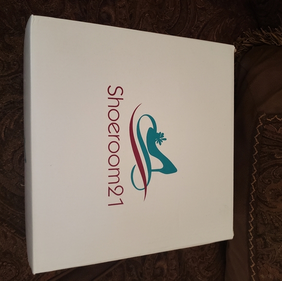 NEW** GIRLS RODE GOLD DUCK BOOTS - Picture 7 of 8